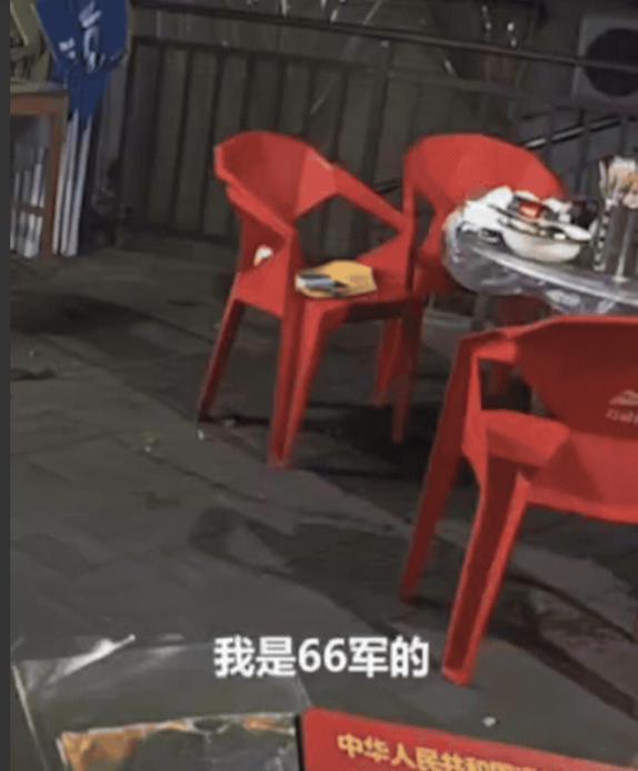 泪目！湖北宜昌，95岁抗美援朝老兵凌晨迷路找不到家，好心女子帮忙报案，民警来了以