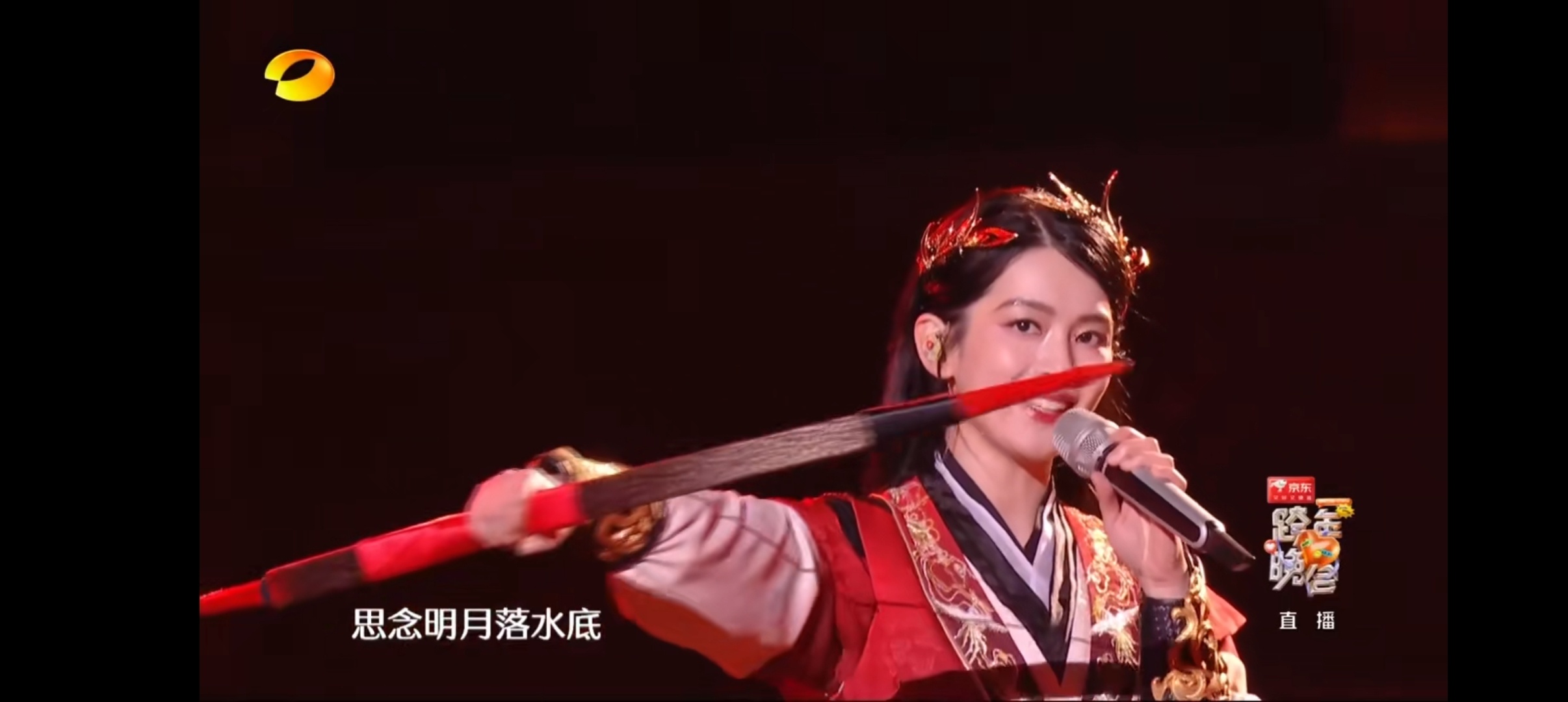 王星越陈昊宇烈火战马燃起来了  王星越陈昊宇舞台好燃，两人红黑配色英气满满，仿佛