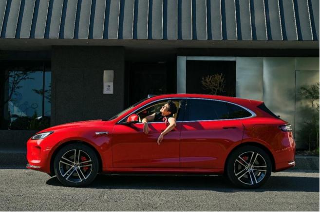 新手车主福音！问界新M5 Ultra好开又安全，亲测不踩坑
作为新手车主，选车最