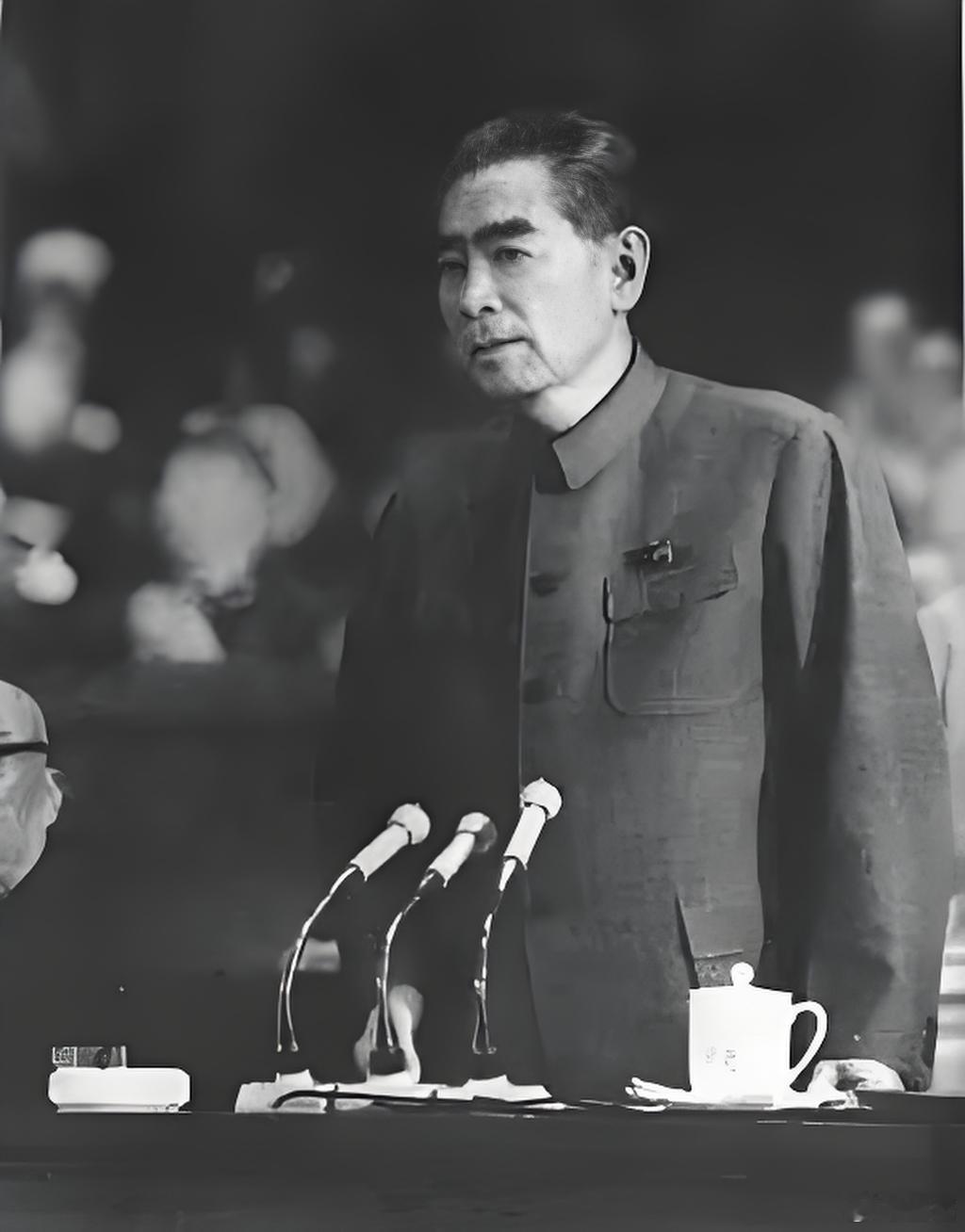 伟人千古 浩气长存 