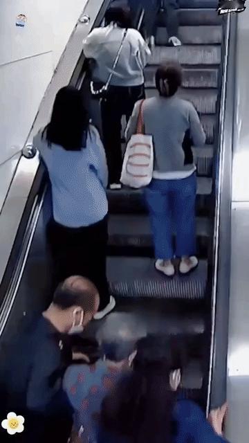 大声说出来
谁是最可爱的人
当然是我们的人民子弟兵[给力][给力][给力]
