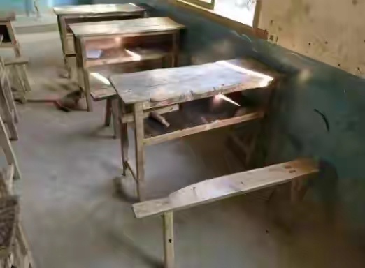 全网坐过这样的教室的请举手 