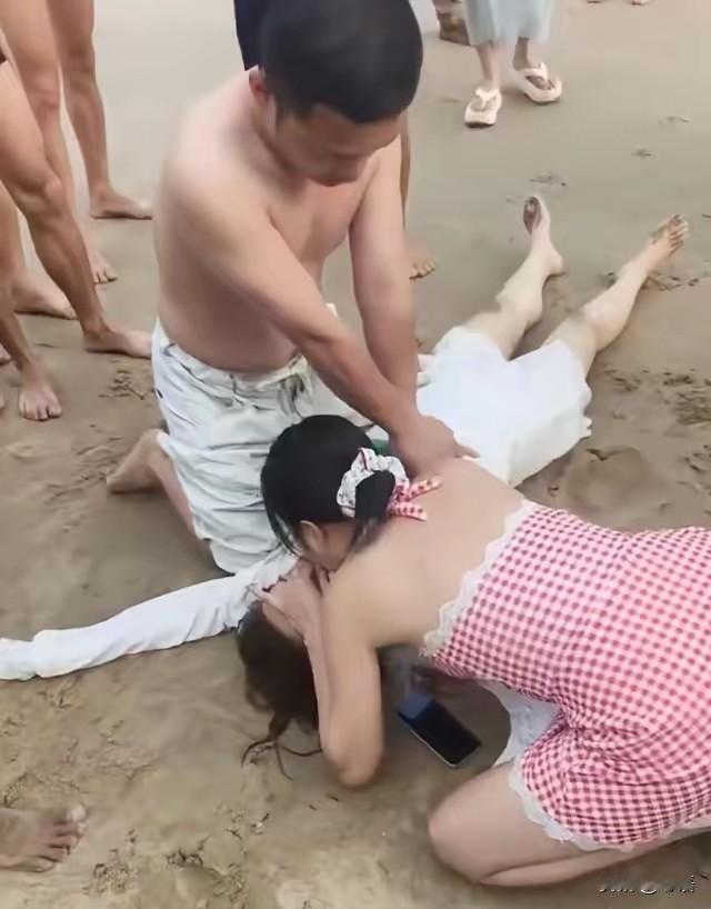 护士夫妻救人：4分钟生死竞速，白衣本色从未褪色
 
4月26日傍晚，浙大一院护士
