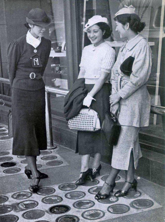 1938年（昭和13年）的日本。日本通过26年的改开就把清朝按在地上摩擦。我们改