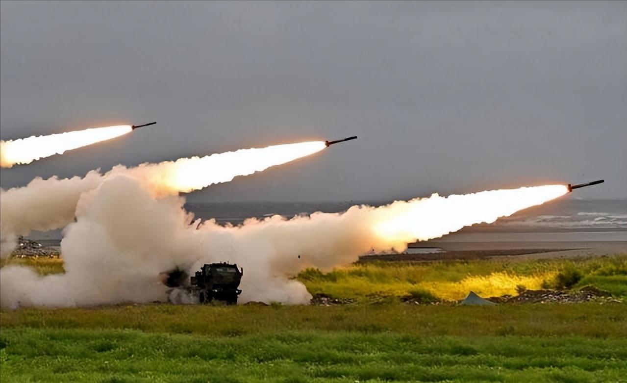 中国台湾试射美国火箭弹对抗大陆，差点自己炸自己，事故连天。

6月10日，台独武