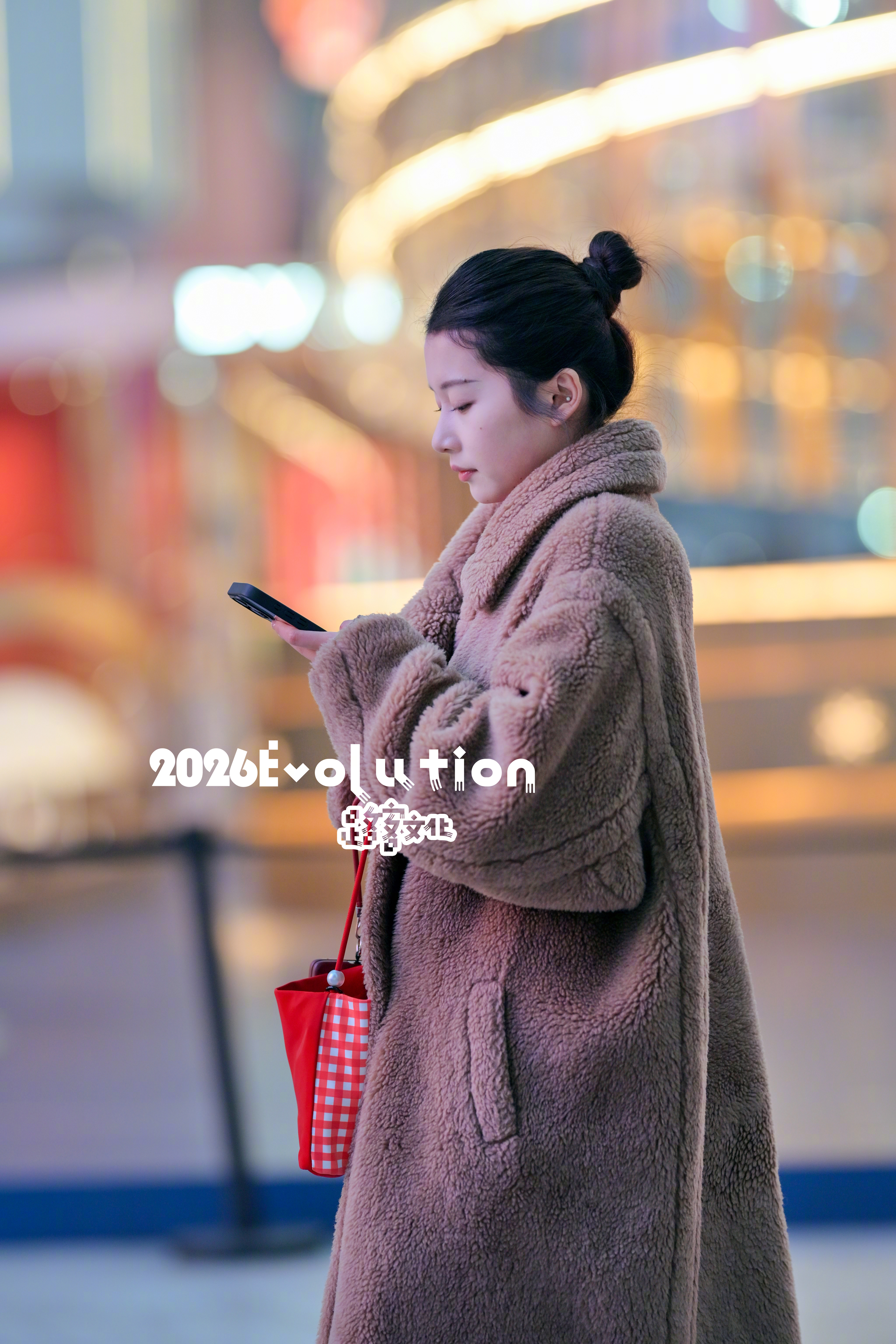 侧身特写来一张 