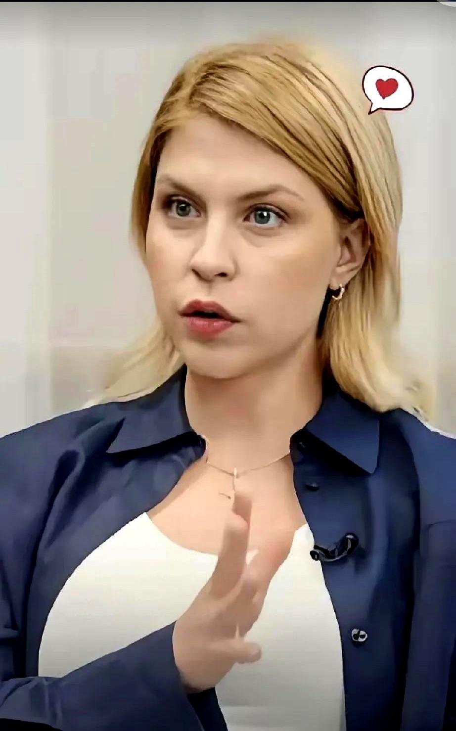 泽连斯基直接踢掉驻美大使，换上奥莉加，就是冲着共和党手里的钱袋子去的。
英国媒体