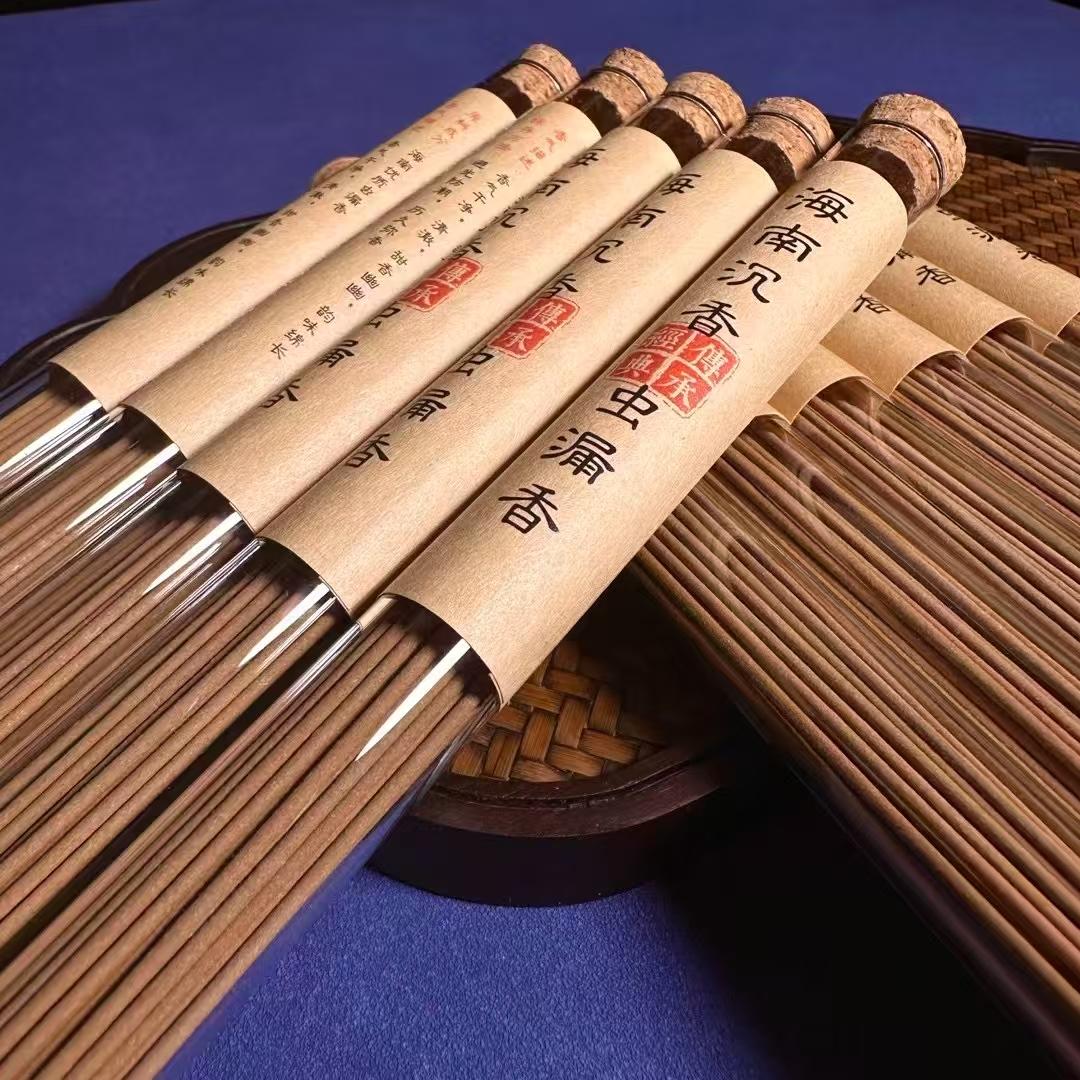 谁能想到，曾经不起眼的传统线香，如今成了年轻人拿捏生活质感的宝藏好物。不用花大价