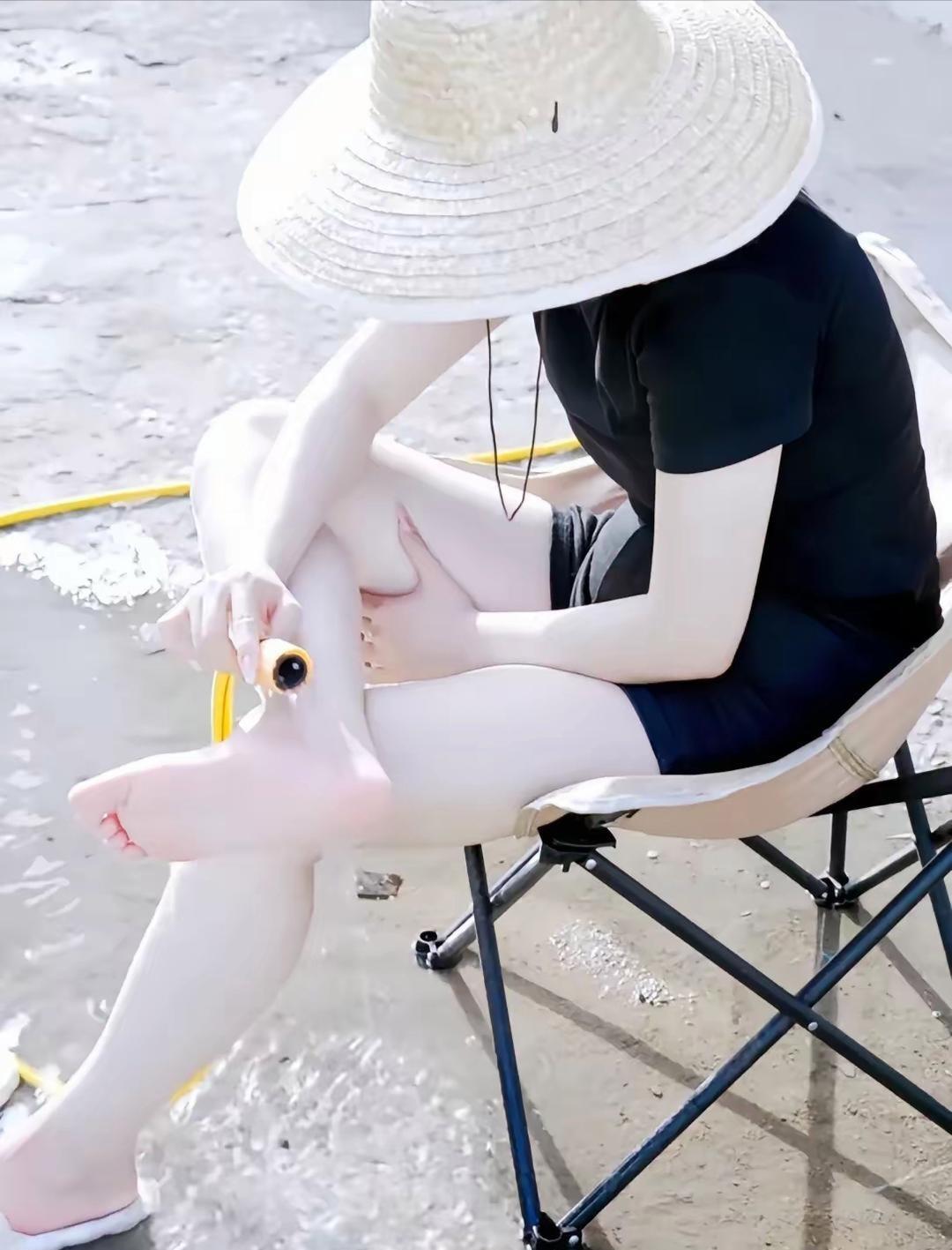 真的有人能白到这个程度吗？