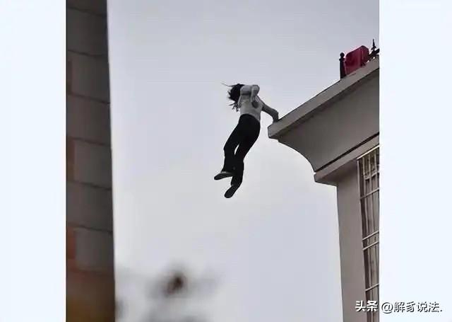 “讹天讹地讹空气！”陕西西安，一女生和父母发生争吵后，从天台坠楼身亡。父母悲痛欲