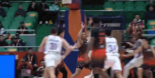 舒服了！高诗岩全场砍下15分10板11助3断 正负值+32冠绝全场！ 