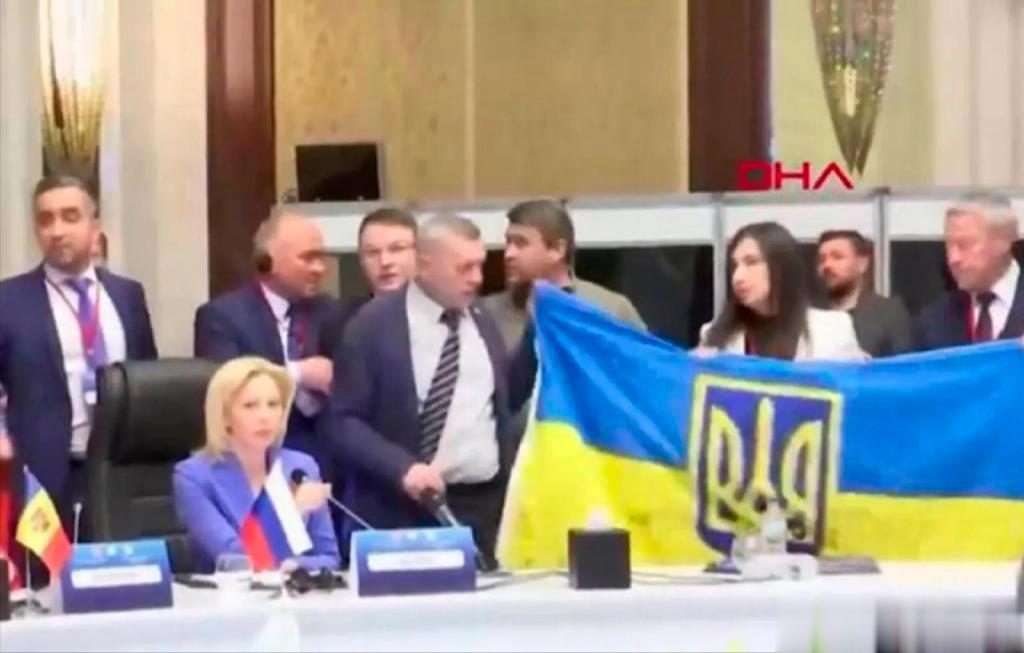 上梁不正下梁歪！昨天在土耳其安卡拉的会议上，乌克兰代表又“犯傻”了，从我们的角度