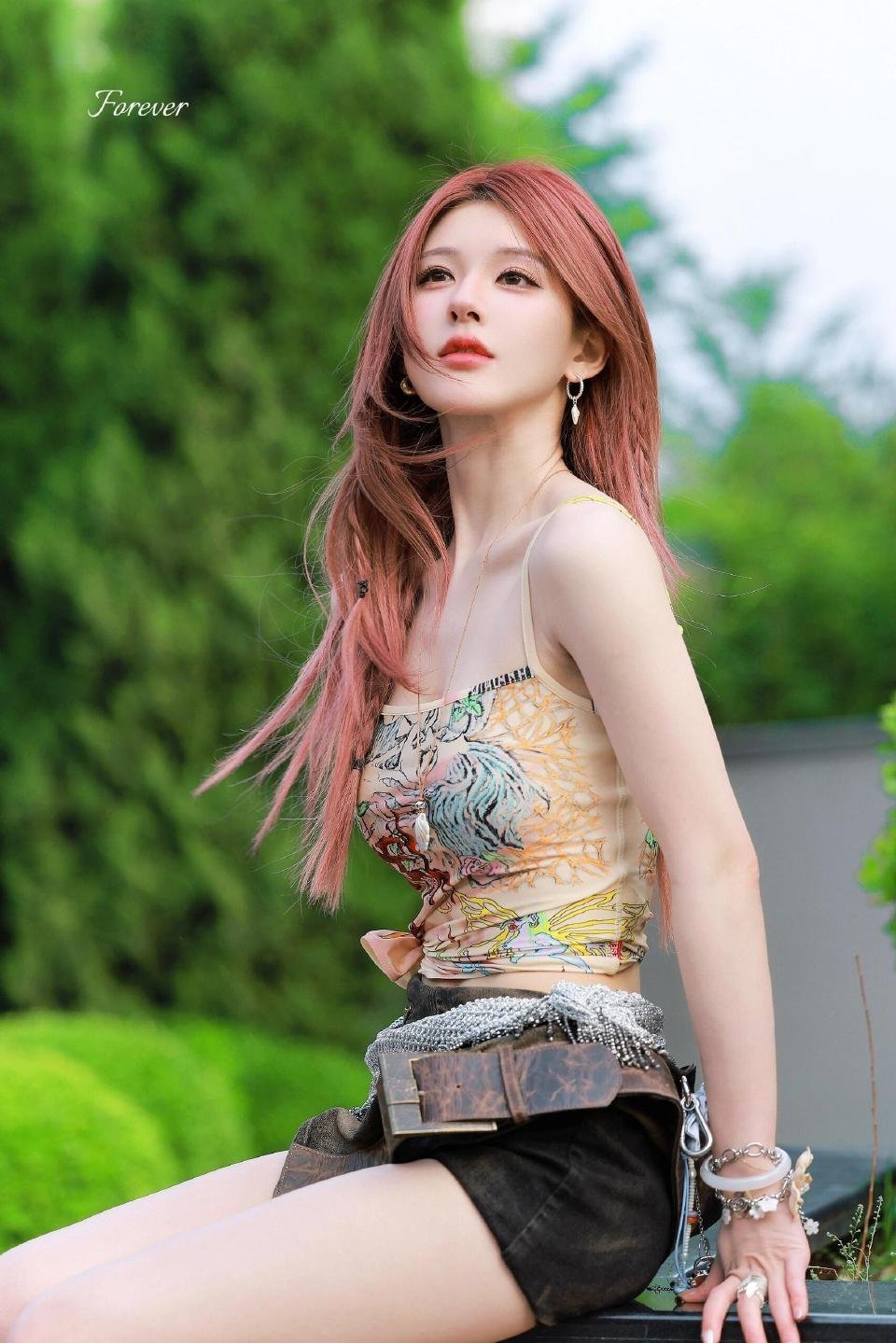 赵露思转发银河酷娱声明妥妥女团门面，女宝要好好的！ ​ ​​​