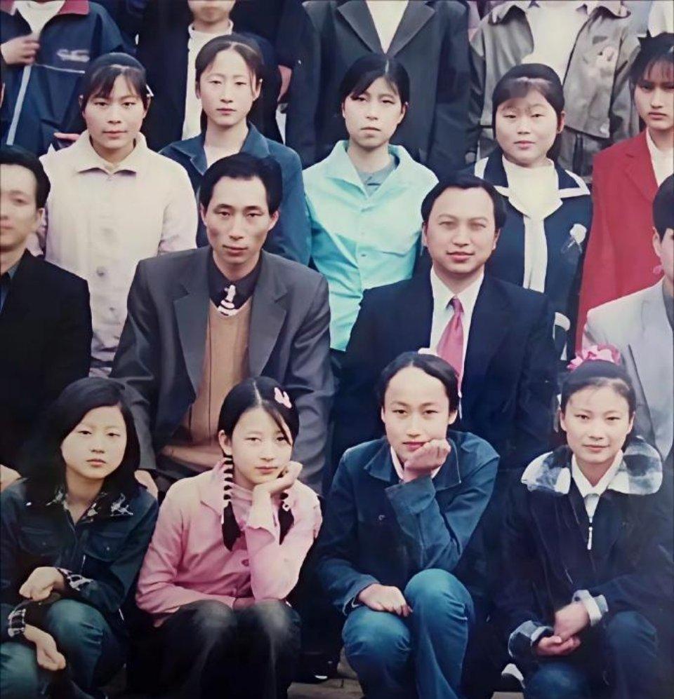 方媛中学毕业照就是天生丽质，天王郭富城真的好眼光 