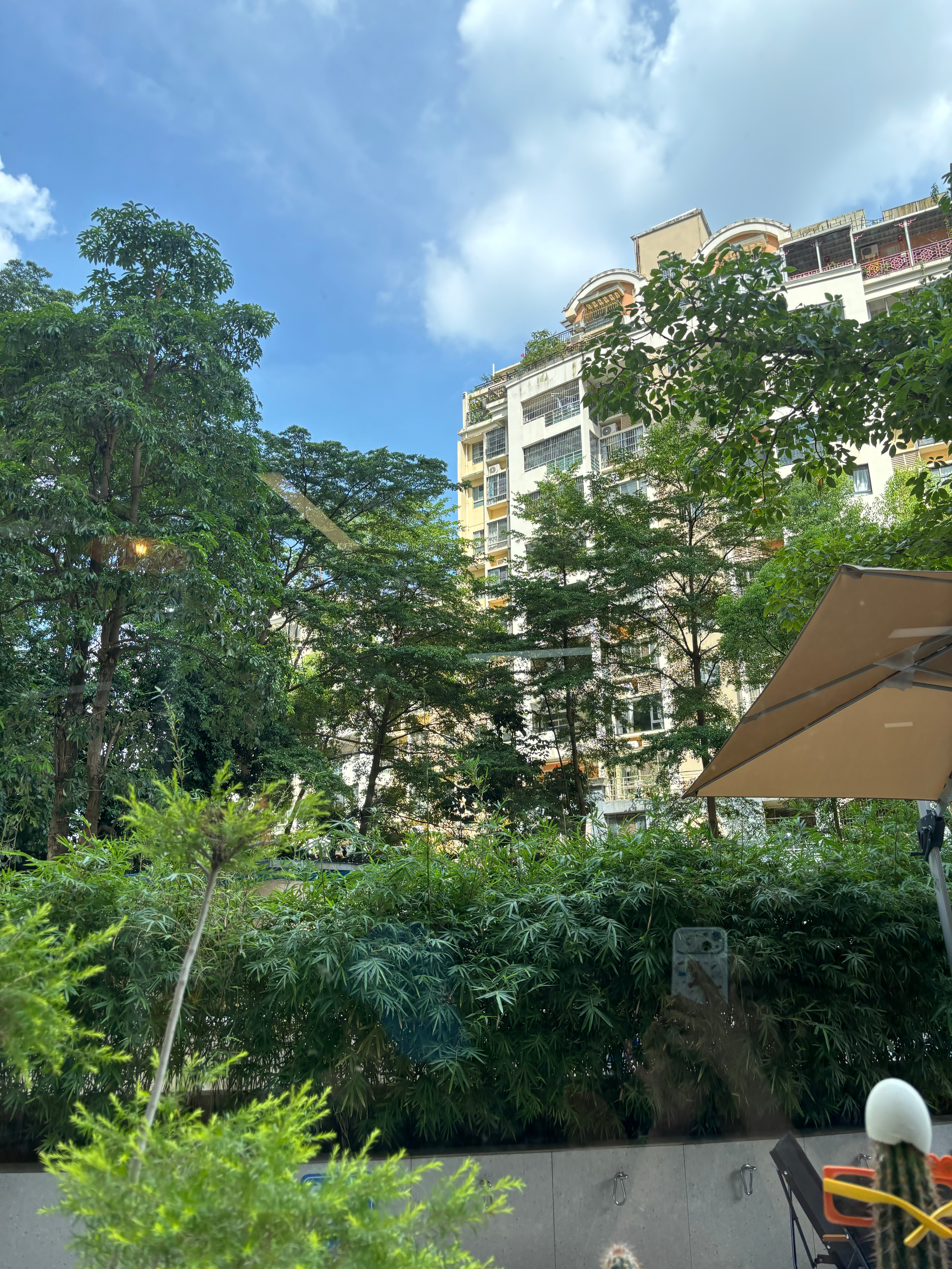 生活手记云朵会不会也有烦恼，不然怎么总飘来飘去不肯落脚。 