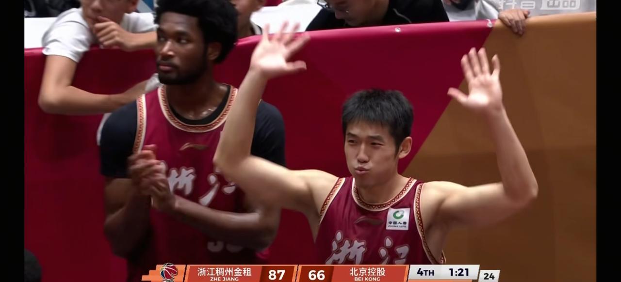 1月10日晚的CBA常规赛中，浙江稠州金租队以89-69战胜北京控股队 。
 在