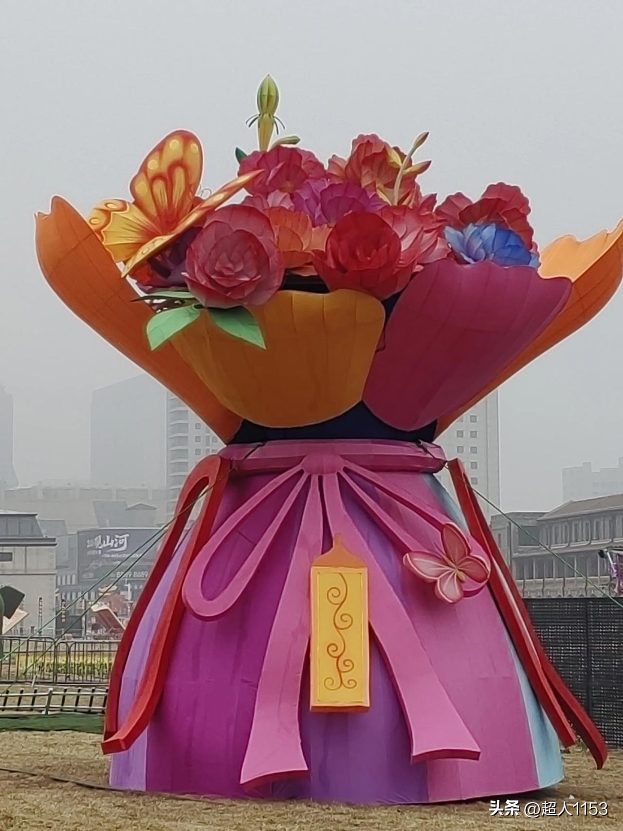 今天是正月十五
终于下午有时间去看二姑姐了。

沿着中山路往东走，
走到中山路与