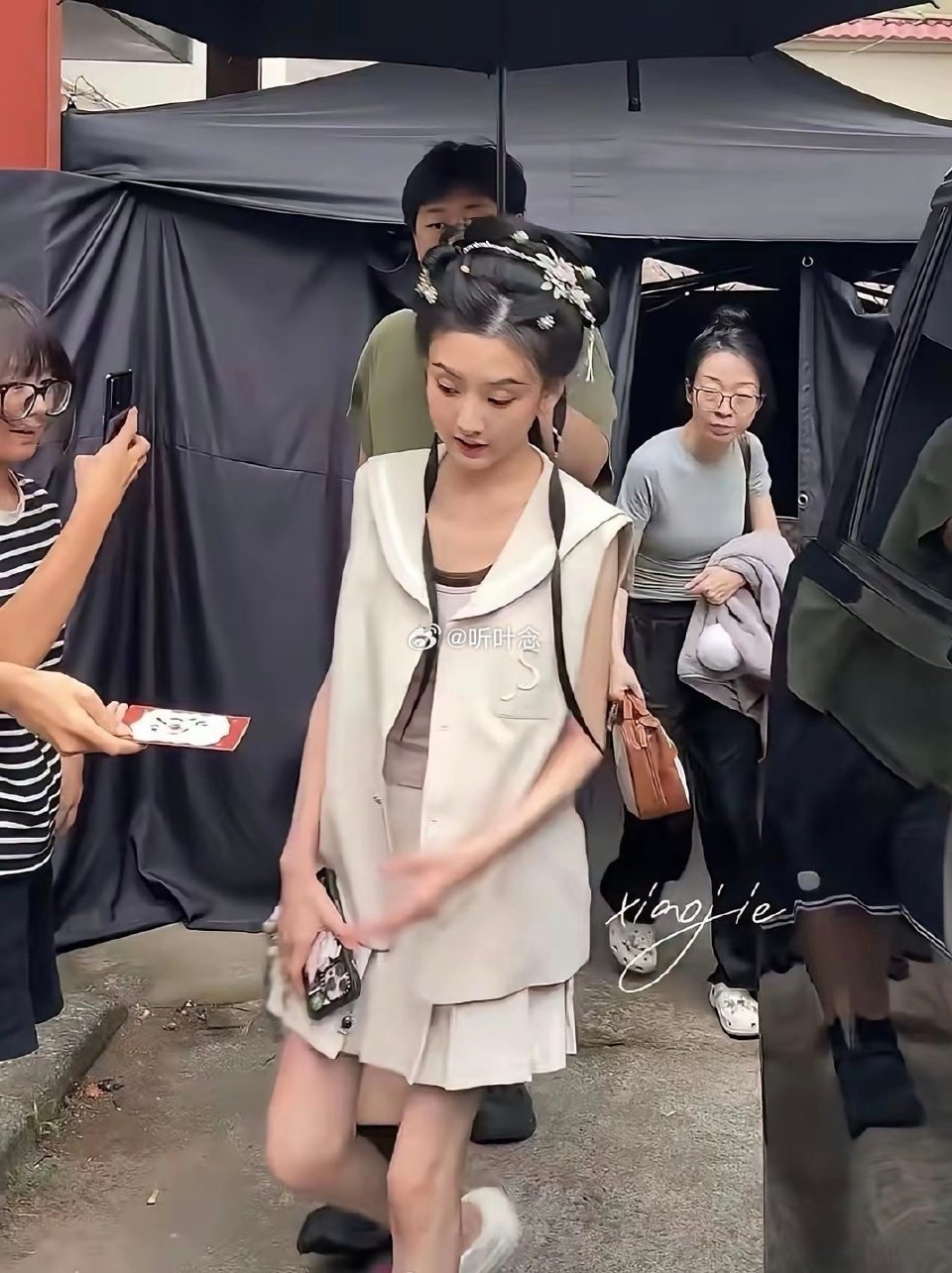 镜头真的对女明星好残忍，宋祖儿都瘦成这样了上镜才刚刚好 