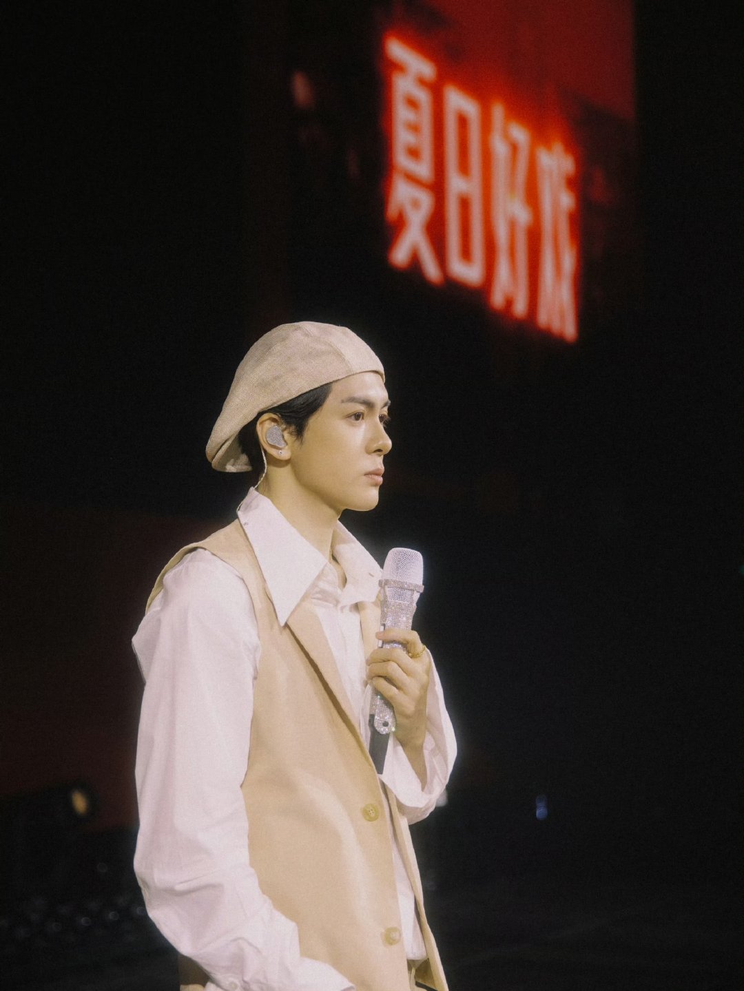 曾舜晞被喷出来的彩带吓得一哆嗦曾舜晞被彩带吓得一哆嗦 夏日好戏派对名场面上新，彩