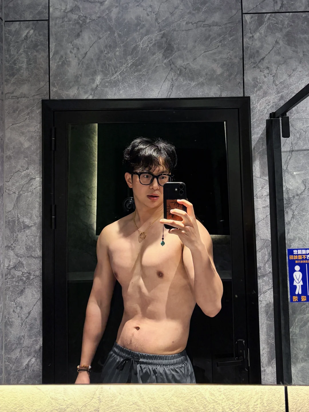 不知道，我的身材很曼妙