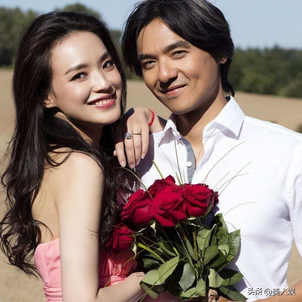 都在关注舒淇
赞美舒淇
有谁还能想起
她背后那个默默付出的男人
老公冯德伦呢？