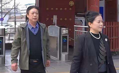 她又开始行动了

总有人讥讽她屡战屡败，
甚至说告到联什么国还是输。
人们很是好