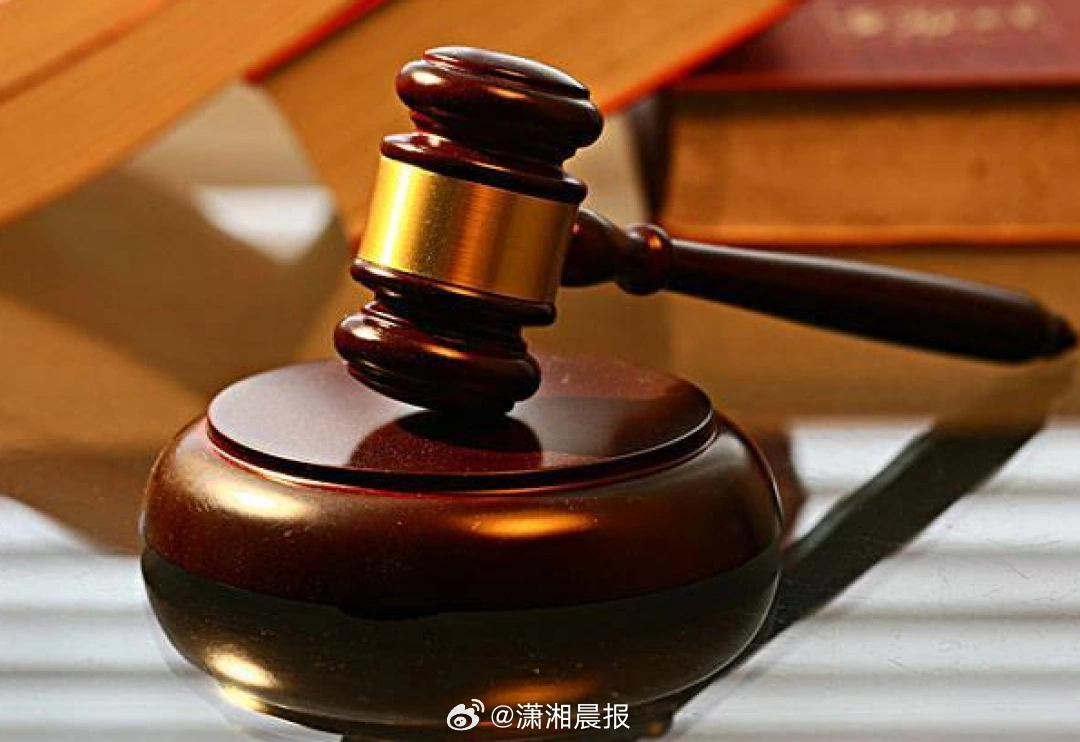 【#情侣同居时生子分手后争夺抚养权#，#情侣分手其孩子享婚生子女同等权利#】情侣