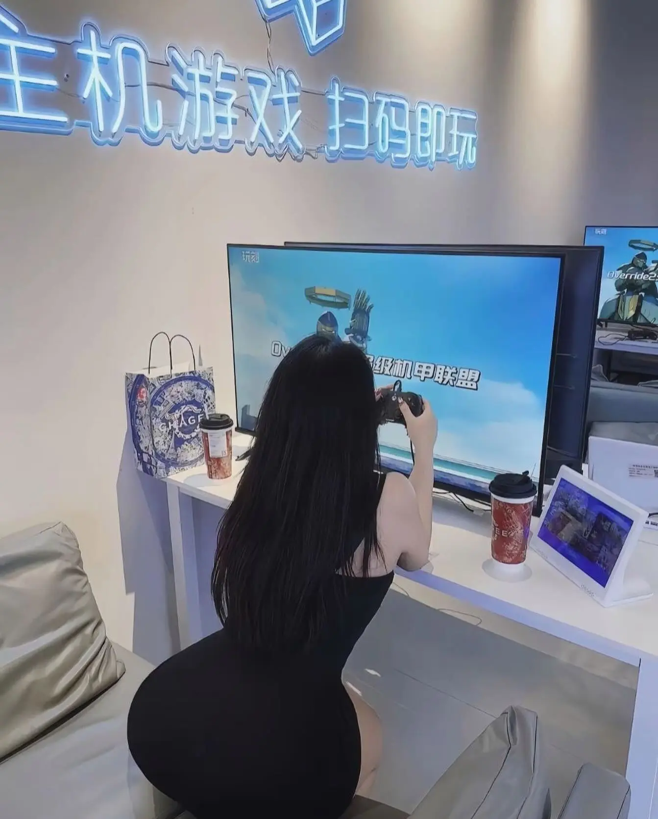 19岁存款15万中心两套无贷款房。有些人私信不要当癞蛤蟆 为了涨粉而已 傻不拉几