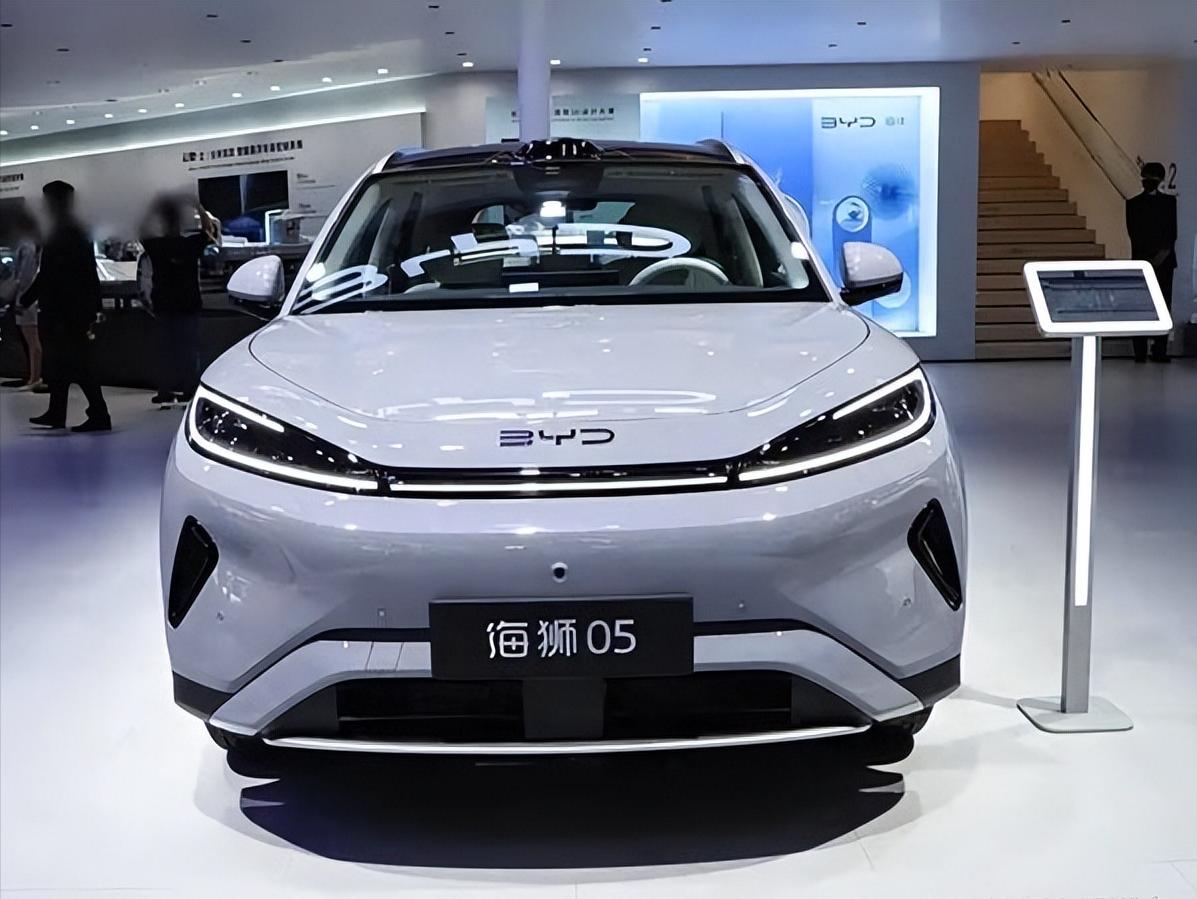 北京车展刚亮相的比亚迪海狮 05，真是 10 万级家用 SUV 的 “卷王”，外