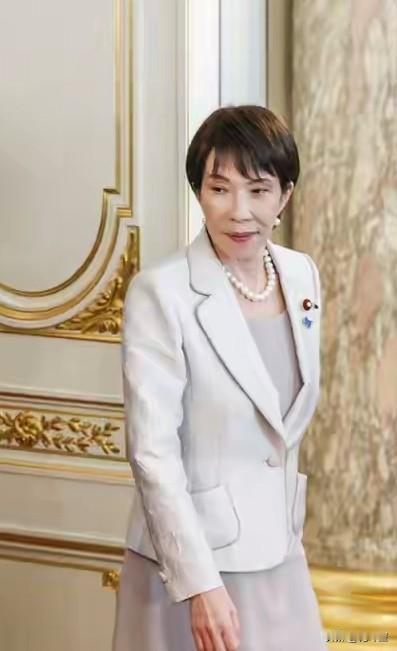 搬起石头砸自己的脚？
    高氏想趁自己现在的高支持率，解散议会，提前进行大选