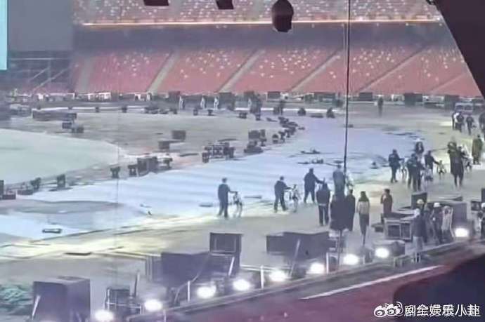 张杰鸟巢演唱会是1982闭幕式吧张杰未LIVE巡回演唱会鸟巢夜空被歌声点亮，开往