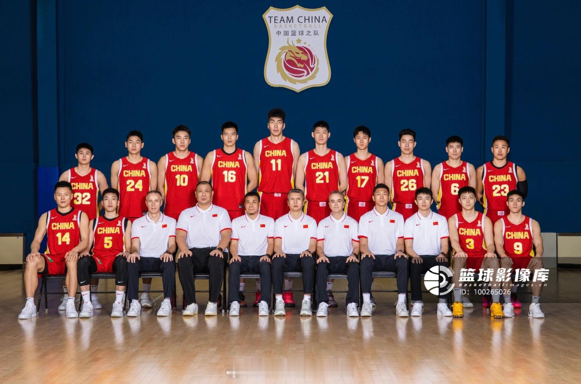 胡明轩[超话]胡明轩中国男篮 中国男篮本期国家队定妆照——3号队员胡明轩 📸 