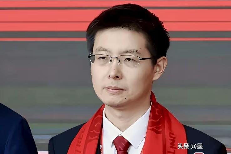 宇树科技上市没几天，市值却狂跌剩一半，对比大疆，问题太明显了！
现在知道为什么王