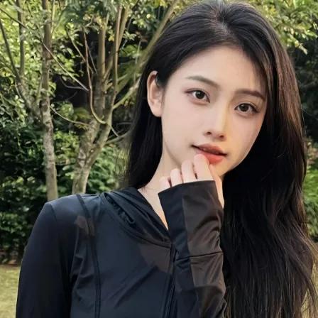 黑衣少女，静谧森林，温柔一瞬。