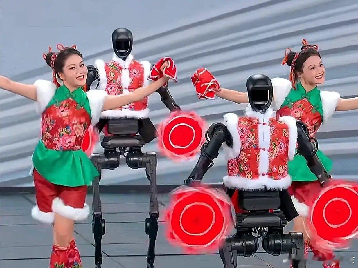 春晚的科技元素一年比一年夯 5584块翻转模块协同运作，精准呈现奔马英姿，这背后