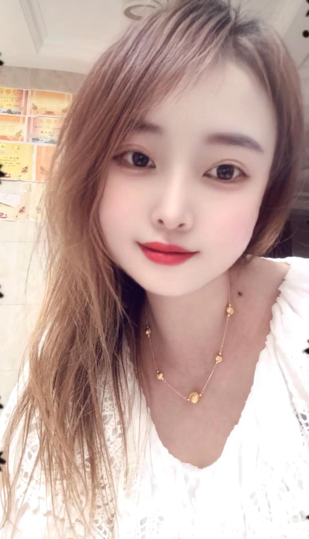 想踏实过日子的小芳，嫁了个没本事赚钱的小刚。拼命打工养家的大强，娶了个爱花钱败家