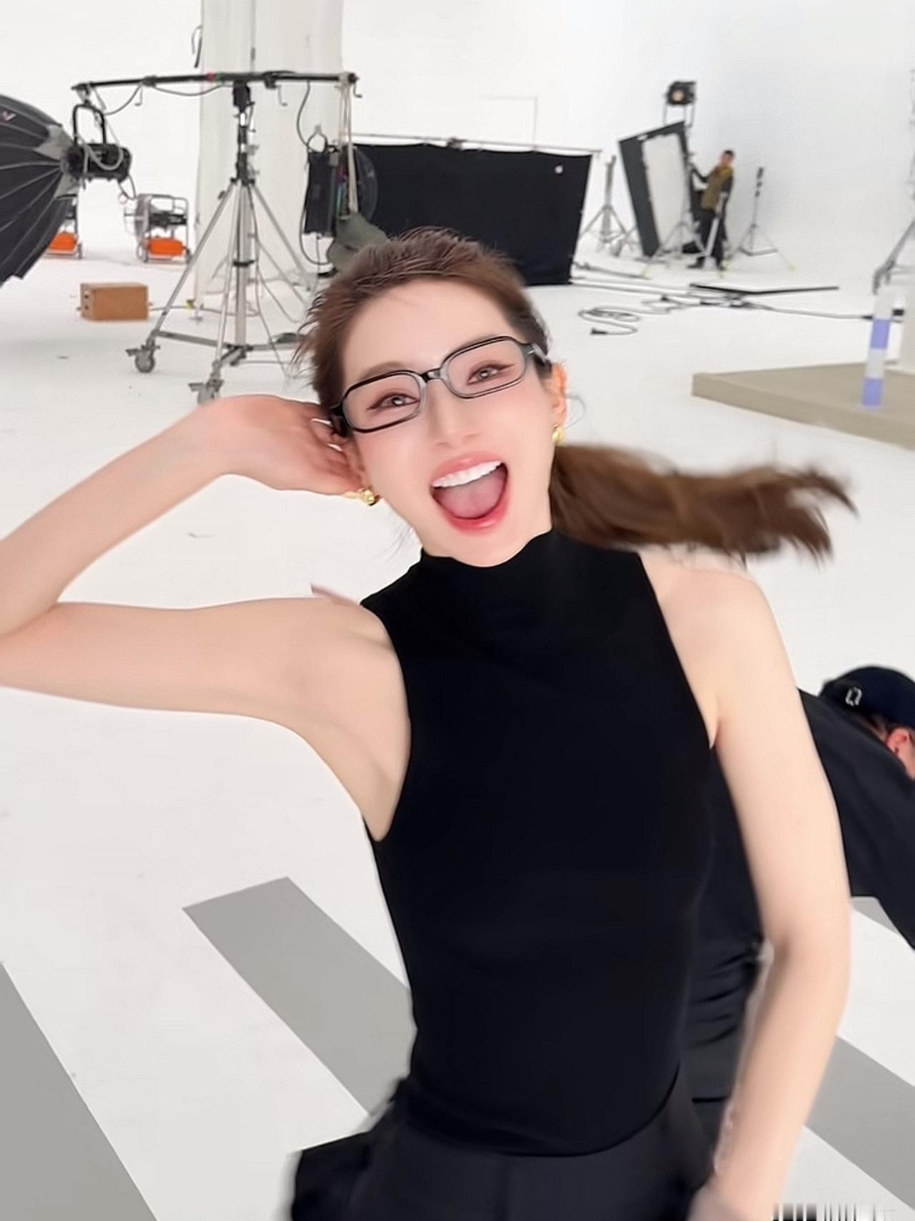 内娱的女明星，最终的归宿都是“金晨化”吗？
戚薇这最新状态，简直就是金晨本晨吧！