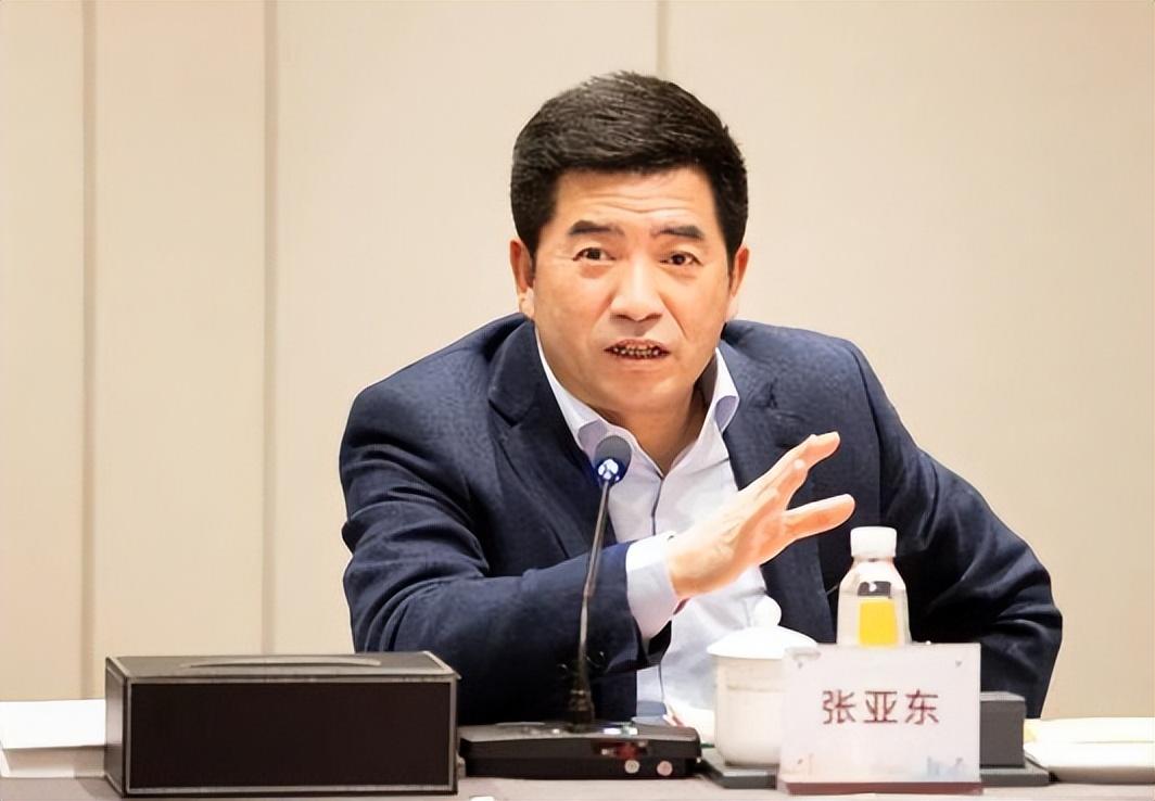 又一房地产大佬要跑路！集团负债千亿，前掌门套现跑路在机场被抓。绿城中国曾是无数中