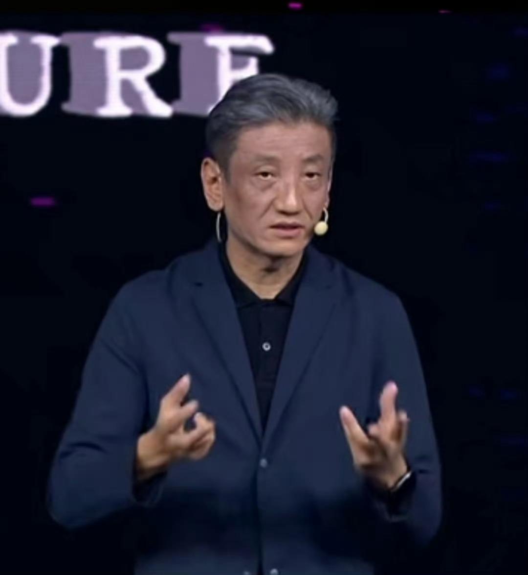 法令开阔➕有垂大耳朵，是个值得敬重的人。 