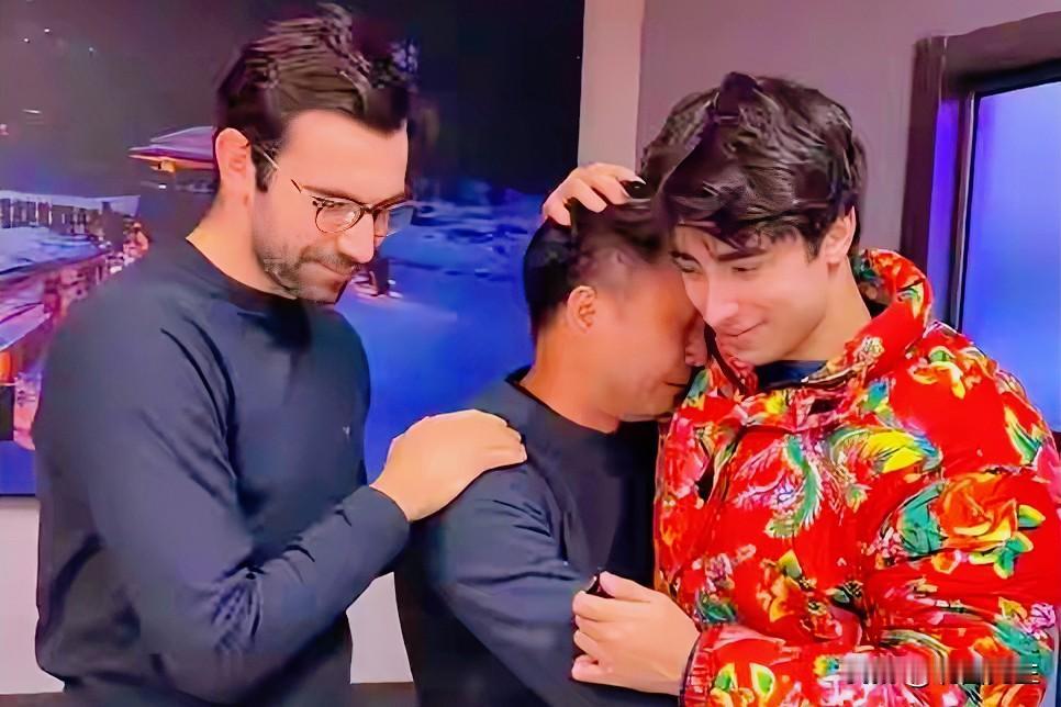 外国友人打车4000公里，
司机也有了自己人生的好多“第一次”。

两位外国友人