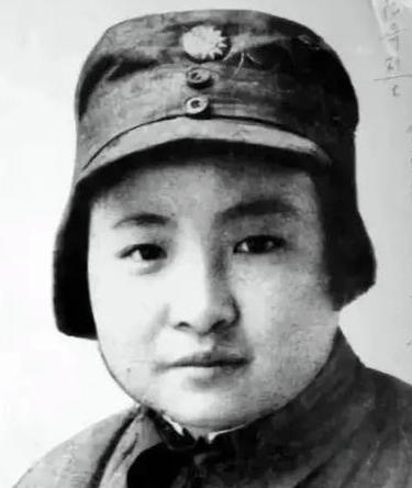 1941 年，女地下党员施奇被敌人轮番侵犯，染上了梅毒，导致她身体溃烂发臭，没想