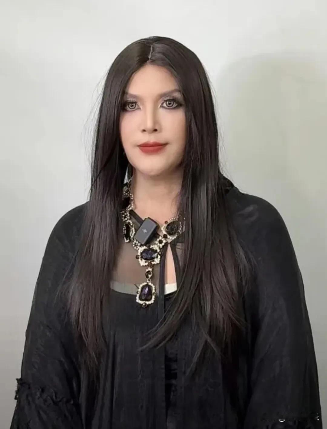 那艺娜，脸皮太厚了！

 从“俄罗斯娜娜”到“劣迹艺人”，那艺娜的回应像极了她走