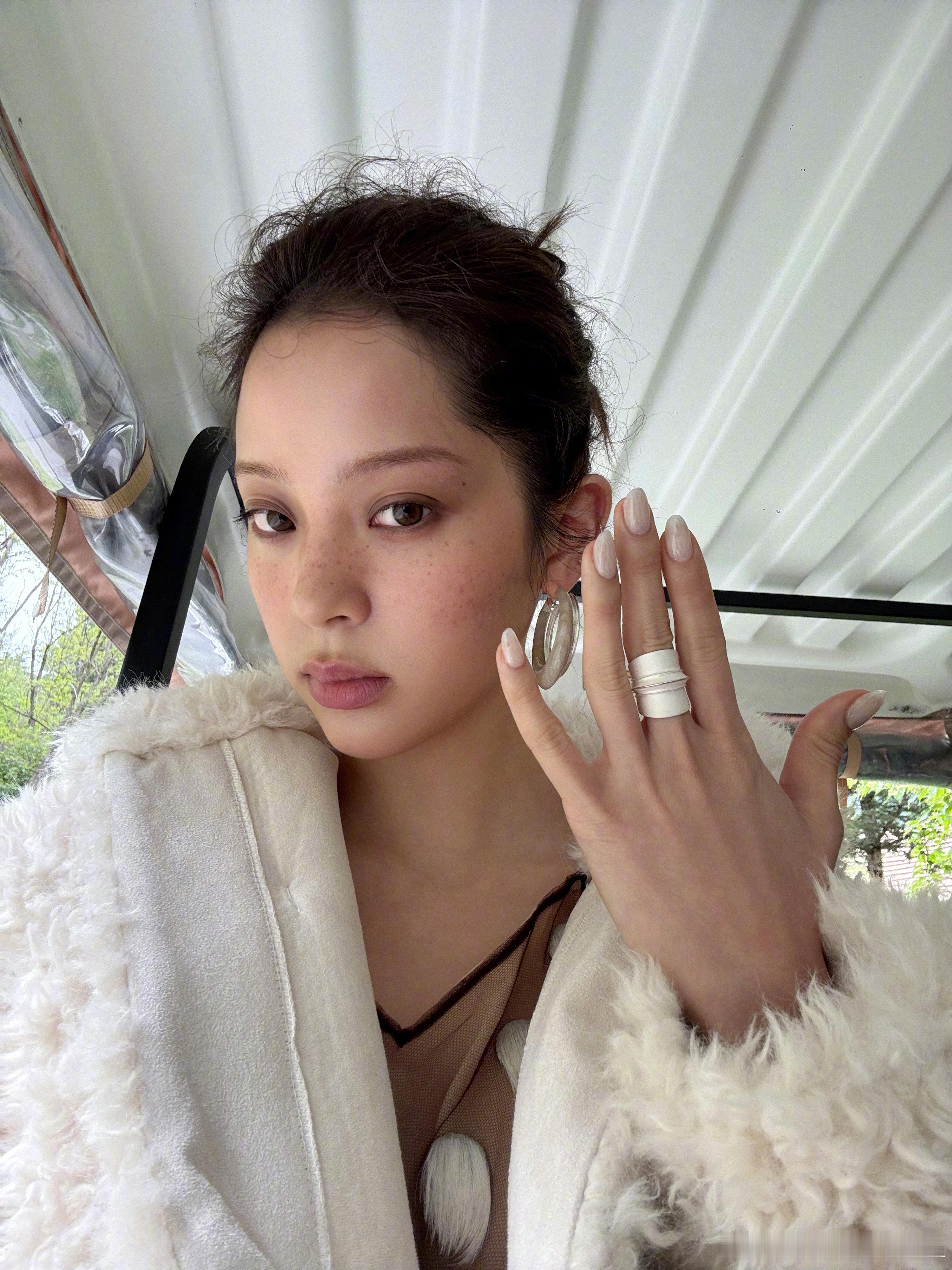 欧阳娜娜收集农场各个角落的26  欧阳娜娜收集农场各个角落的26  是马上就要2