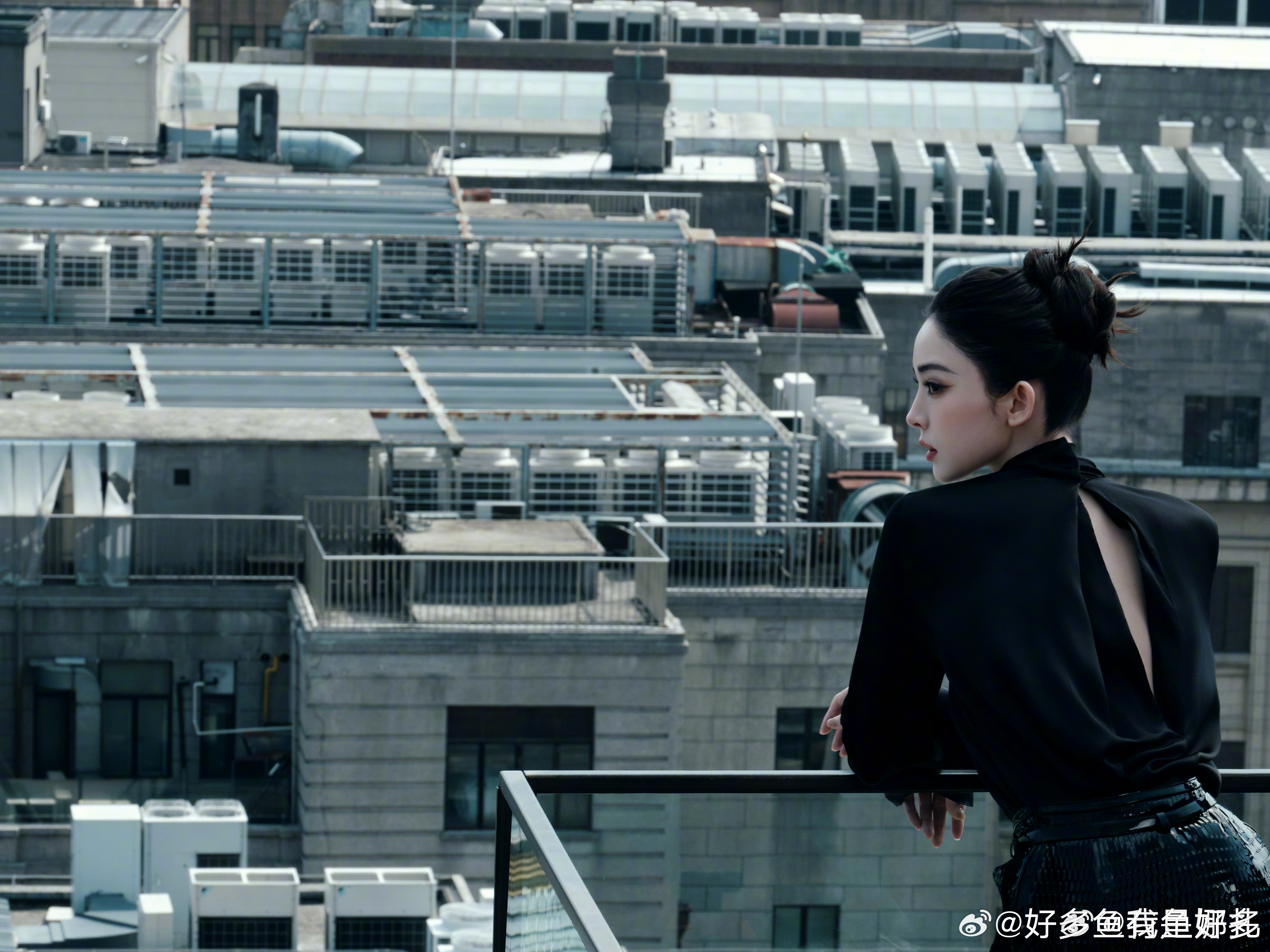 娜扎脸就是权威的文案娜扎大光明都这么精致 大光明造型太考验颜值，娜扎却轻松hol