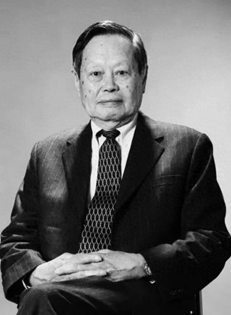 杨振宁先生活了一个世纪，参与推动了人类科学的进步，并且目睹、经历了世界的变化。与