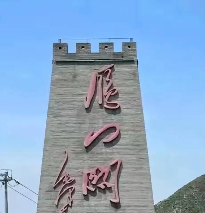 伟人的草书，怎么就能一眼认出呢？这事儿挺有意思的。
你说那些书法家，一笔下去，艺