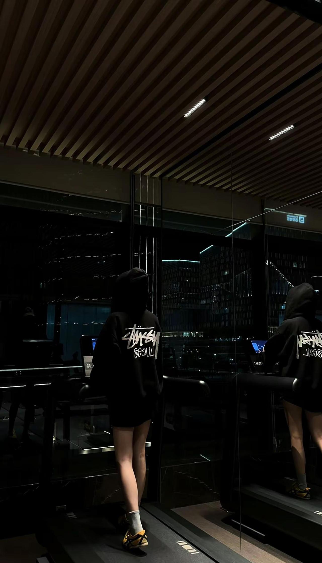 你的占有欲太弱了 我不喜欢今夜ootd oversize女生 黑色卫衣ootd 