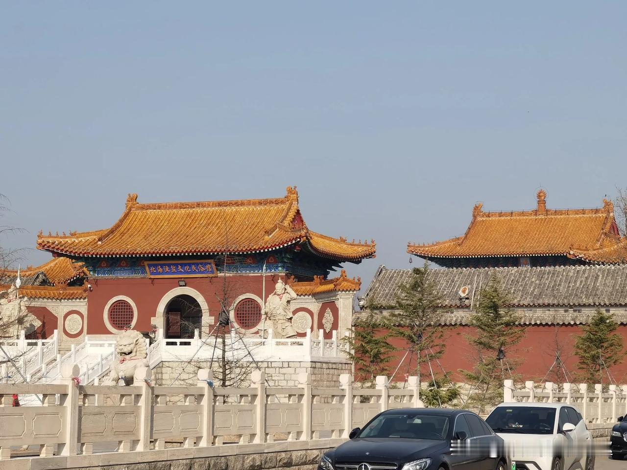 潍坊北海真龙庙，今天上午和史先生还有她同事一起去烧了柱香拜了拜。