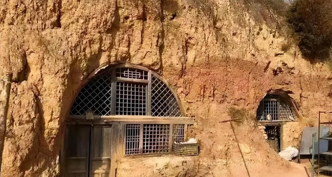 2004年，重庆警方在山西找到一名被拐卖12年的妇女。将其救出后，警方旋即将其拘