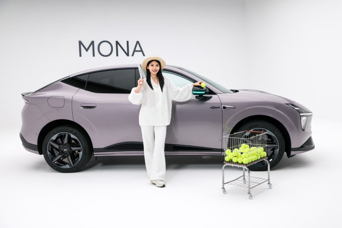 我鹏又美了啊~~前法拉利设计师做出的小鹏MONA L03，审美不必多说，极光紫实